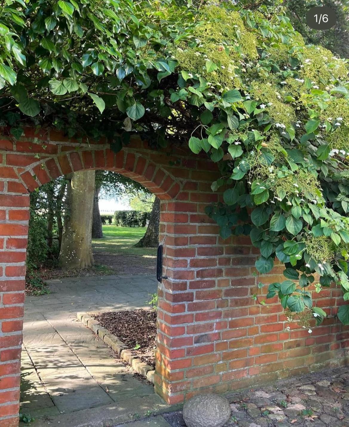 Aespoegarden Aamiaismajoitus *